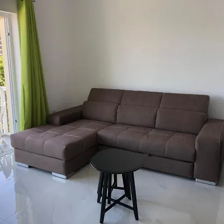 Апартаменты Beautiful Seaview Слима